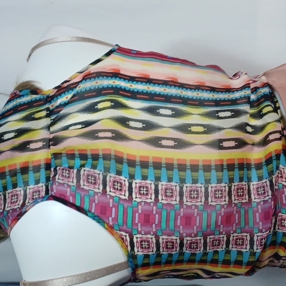 Wet Seal girls top size small in a beautiful multi color polyester - Picture 3 of 5